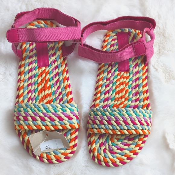 🆕🌿SUNDANCE SANDALS🌿 - Picture 2 of 5